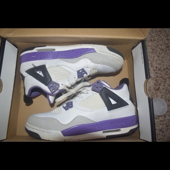 retro 4 ultraviolet
